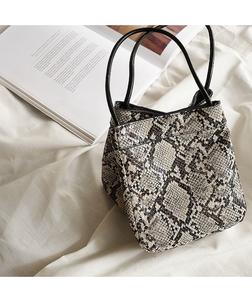 Lavish Gate（ラヴィッシュゲート）の「bag2-02472　パイソン柄　スクエアバッグ（ハンドバッグ・レディース・その他）」の6枚目の写真