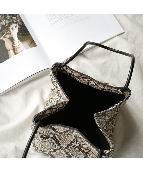 Lavish Gate（ラヴィッシュゲート）の「bag2-02472　パイソン柄　スクエアバッグ（ハンドバッグ・レディース・その他）」の8枚目の写真