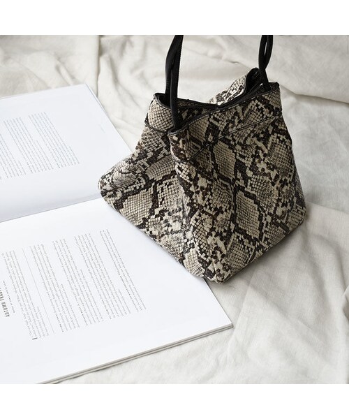 Lavish Gate（ラヴィッシュゲート）の「bag2-02472　パイソン柄　スクエアバッグ（ハンドバッグ・レディース・その他）」の7枚目の写真