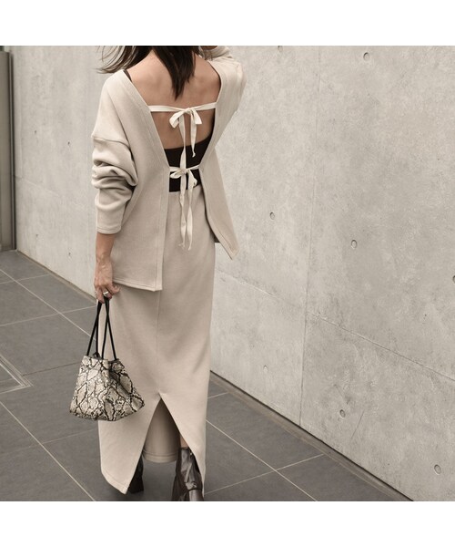 Lavish Gate（ラヴィッシュゲート）の「tops-04023　日本製　バックオープンニットトップス　エクリュ　ブラウン（ニット/セーター・レディース・その他）」の2枚目の写真