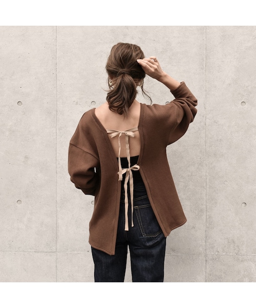 Lavish Gate（ラヴィッシュゲート）の「tops-04023　日本製　バックオープンニットトップス　エクリュ　ブラウン（ニット/セーター・レディース・その他）」の4枚目の写真