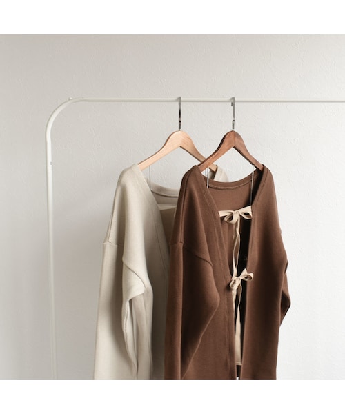 Lavish Gate（ラヴィッシュゲート）の「tops-04023　日本製　バックオープンニットトップス　エクリュ　ブラウン（ニット/セーター・レディース・その他）」の12枚目の写真