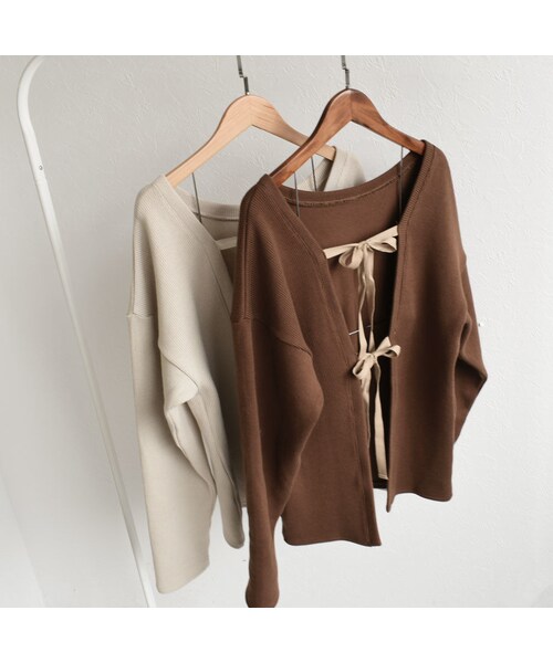 Lavish Gate（ラヴィッシュゲート）の「tops-04023　日本製　バックオープンニットトップス　エクリュ　ブラウン（ニット/セーター・レディース・その他）」の9枚目の写真