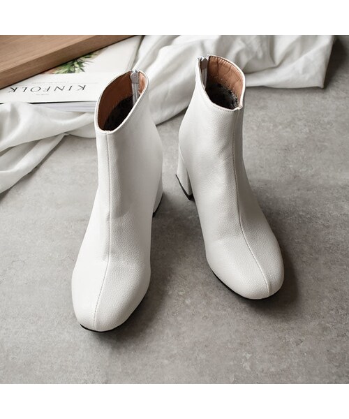 Lavish Gate(ラヴィッシュゲート)の「shoes-02043 チャンキーヒールショートブーツ ホワイト(ブーツ・レディース・その他)」の5枚目の写真