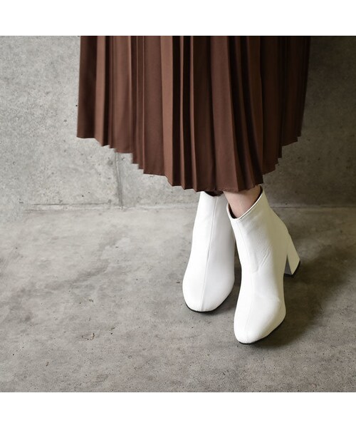 Lavish Gate(ラヴィッシュゲート)の「shoes-02043 チャンキーヒールショートブーツ ホワイト(ブーツ・レディース・その他)」の11枚目の写真