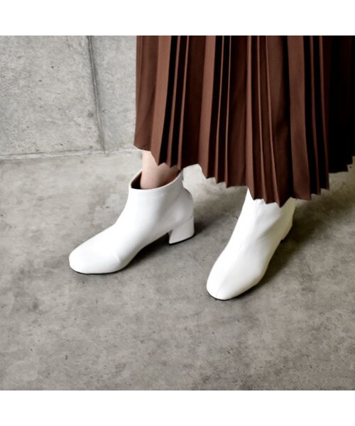 Lavish Gate(ラヴィッシュゲート)の「shoes-02043 チャンキーヒールショートブーツ ホワイト(ブーツ・レディース・その他)」の10枚目の写真