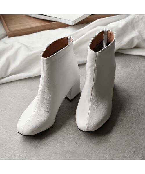 Lavish Gate(ラヴィッシュゲート)の「shoes-02043 チャンキーヒールショートブーツ ホワイト(ブーツ・レディース・その他)」の2枚目の写真