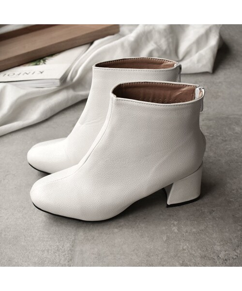 Lavish Gate(ラヴィッシュゲート)の「shoes-02043 チャンキーヒールショートブーツ ホワイト(ブーツ・レディース・その他)」の3枚目の写真