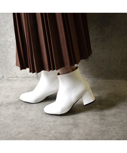 Lavish Gate(ラヴィッシュゲート)の「shoes-02043 チャンキーヒールショートブーツ ホワイト(ブーツ・レディース・その他)」の9枚目の写真