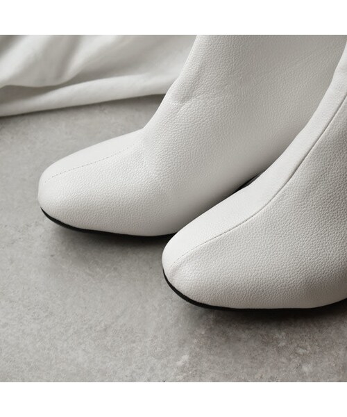 Lavish Gate(ラヴィッシュゲート)の「shoes-02043 チャンキーヒールショートブーツ ホワイト(ブーツ・レディース・その他)」の6枚目の写真