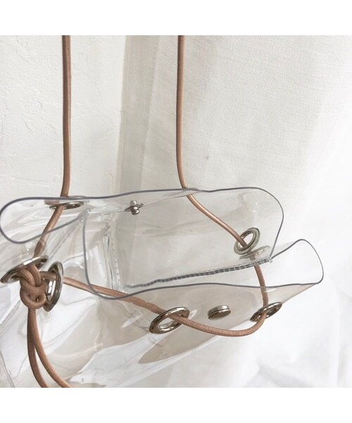 Lavish Gate（ラヴィッシュゲート）の「bag2-02331　本革ヌメコード　PVC素材　クリアバッグ　巾着バッグ（ショルダーバッグ・レディース・その他）」の4枚目の写真