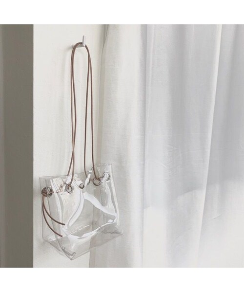 Lavish Gate（ラヴィッシュゲート）の「bag2-02331　本革ヌメコード　PVC素材　クリアバッグ　巾着バッグ（ショルダーバッグ・レディース・その他）」の3枚目の写真