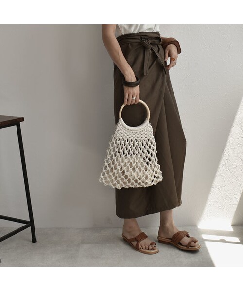 Lavish Gate(ラヴィッシュゲート)の「bag2-02461 サークルウッドハンドル ネットバッグ 巾着付き アイボリー ブラウン ブラック(ハンドバッグ・レディース・その他)」の5枚目の写真