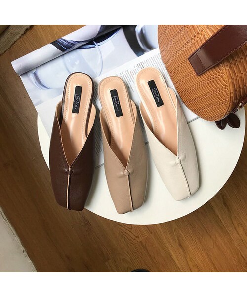 Lavish Gate（ラヴィッシュゲート）の「shoes-02067　センターシーム　スクエアトゥＶカットサンダル　エクリュ　モカ　ダークブラウン（サンダル・レディース・その他）」の2枚目の写真