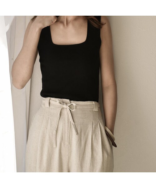 Lavish Gate（ラヴィッシュゲート）の「mb-tops-02060　スクエアネック　ニットタンクトップ　ホワイト　ベージュ　モカ　ブラック（タンクトップ・レディース・その他）」の6枚目の写真