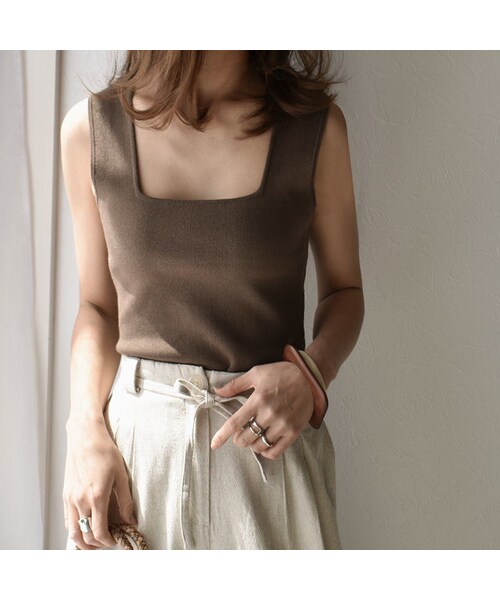 Lavish Gate（ラヴィッシュゲート）の「mb-tops-02060　スクエアネック　ニットタンクトップ　ホワイト　ベージュ　モカ　ブラック（タンクトップ・レディース・その他）」の7枚目の写真