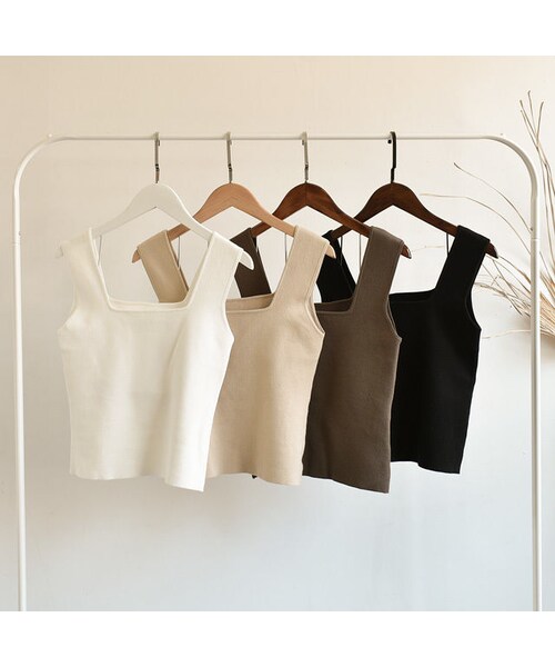 Lavish Gate（ラヴィッシュゲート）の「mb-tops-02060　スクエアネック　ニットタンクトップ　ホワイト　ベージュ　モカ　ブラック（タンクトップ・レディース・その他）」の9枚目の写真