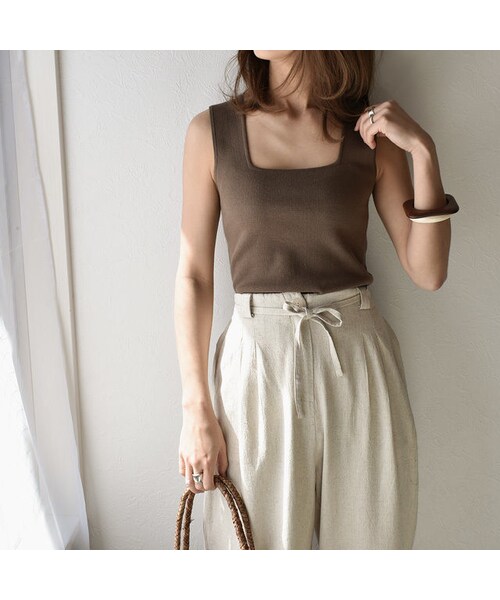 Lavish Gate（ラヴィッシュゲート）の「mb-tops-02060　スクエアネック　ニットタンクトップ　ホワイト　ベージュ　モカ　ブラック（タンクトップ・レディース・その他）」の8枚目の写真