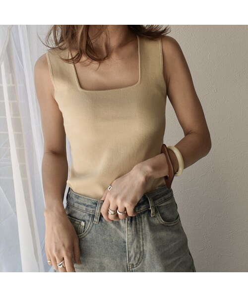 Lavish Gate（ラヴィッシュゲート）の「mb-tops-02060　スクエアネック　ニットタンクトップ　ホワイト　ベージュ　モカ　ブラック（タンクトップ・レディース・その他）」の5枚目の写真