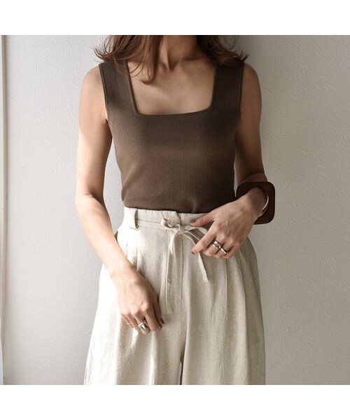 Lavish Gate（ラヴィッシュゲート）の「mb-tops-02060　スクエアネック　ニットタンクトップ　ホワイト　ベージュ　モカ　ブラック（タンクトップ・レディース・その他）」の2枚目の写真