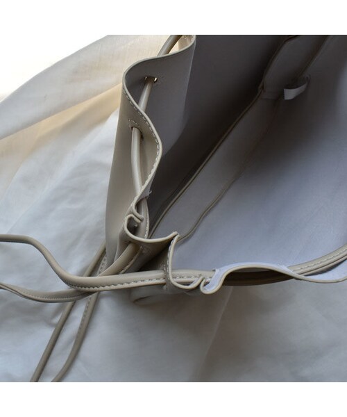 Lavish Gate(ラヴィッシュゲート)の「nh-bag2-02370 フェイクレザー シンプル巾着バッグ ベージュ キャメル ブラック(ショルダーバッグ・レディース・その他)」の14枚目の写真