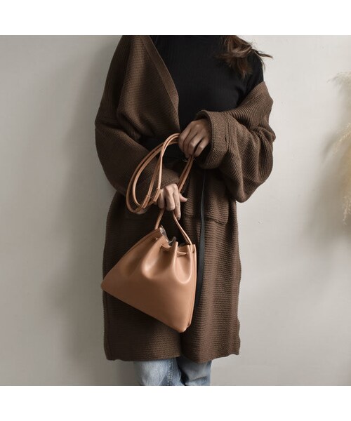 Lavish Gate(ラヴィッシュゲート)の「nh-bag2-02370 フェイクレザー シンプル巾着バッグ ベージュ キャメル ブラック(ショルダーバッグ・レディース・その他)」の3枚目の写真