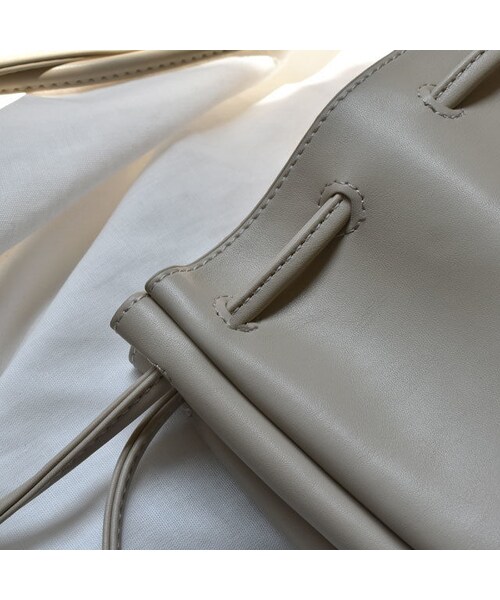 Lavish Gate(ラヴィッシュゲート)の「nh-bag2-02370 フェイクレザー シンプル巾着バッグ ベージュ キャメル ブラック(ショルダーバッグ・レディース・その他)」の15枚目の写真