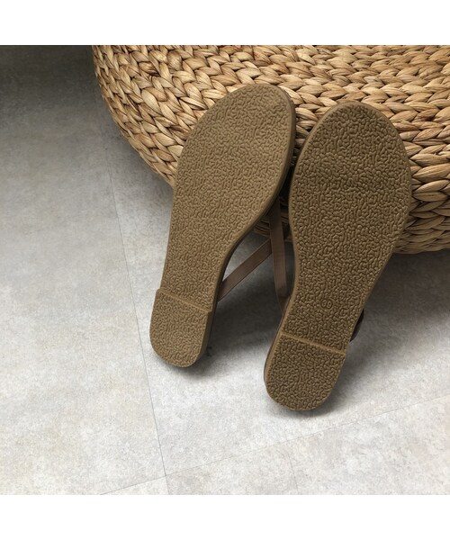 Lavish Gate（ラヴィッシュゲート）の「nh-shoes-02066　アースカラートングサンダル　ライトカーキ　ベージュ　ブラック　ブラウン（サンダル・レディース・その他）」の5枚目の写真