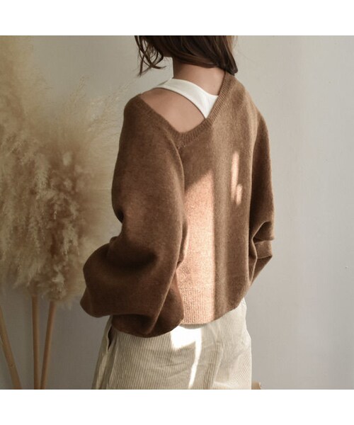 Lavish Gate（ラヴィッシュゲート）の「knit-02017　ウールブレンド　変形Ｖネック　ワンショルダーニット　ベージュ　モカ　ブラウン（ニット/セーター・レディース・その他）」の2枚目の写真