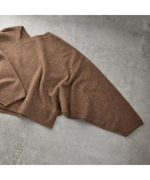 Lavish Gate（ラヴィッシュゲート）の「knit-02017　ウールブレンド　変形Ｖネック　ワンショルダーニット　ベージュ　モカ　ブラウン（ニット/セーター・レディース・その他）」の13枚目の写真