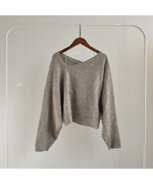 Lavish Gate（ラヴィッシュゲート）の「knit-02017　ウールブレンド　変形Ｖネック　ワンショルダーニット　ベージュ　モカ　ブラウン（ニット/セーター・レディース・その他）」の10枚目の写真