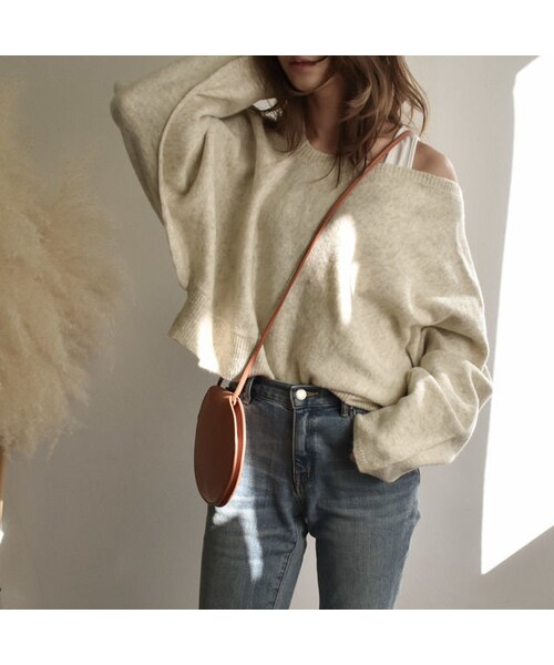 Lavish Gate（ラヴィッシュゲート）の「knit-02017　ウールブレンド　変形Ｖネック　ワンショルダーニット　ベージュ　モカ　ブラウン（ニット/セーター・レディース・その他）」の7枚目の写真