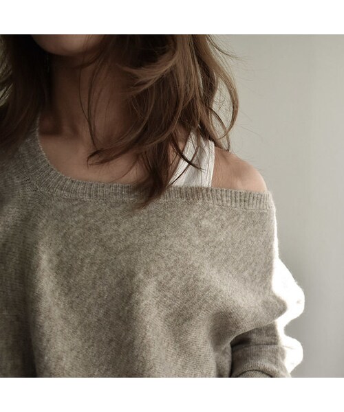 Lavish Gate（ラヴィッシュゲート）の「knit-02017　ウールブレンド　変形Ｖネック　ワンショルダーニット　ベージュ　モカ　ブラウン（ニット/セーター・レディース・その他）」の5枚目の写真