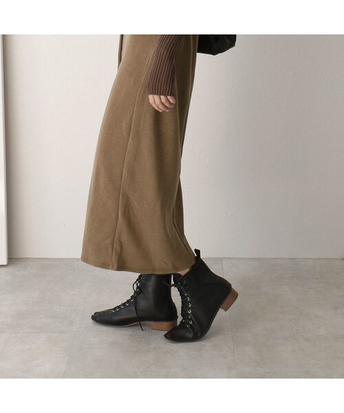 Lavish Gate（ラヴィッシュゲート）の「shoes-02091　エコレザー　スクエアトゥレースアップブーツ　アイボリー　ブラック（ブーツ・レディース・その他）」の7枚目の写真