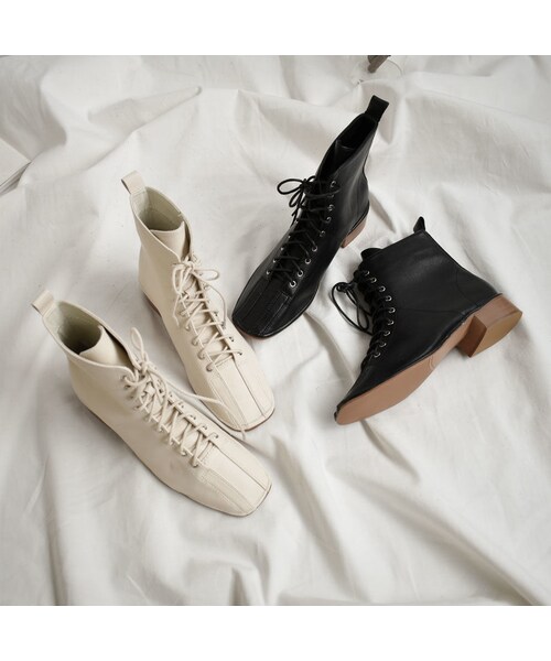 Lavish Gate（ラヴィッシュゲート）の「shoes-02091　エコレザー　スクエアトゥレースアップブーツ　アイボリー　ブラック（ブーツ・レディース・その他）」の9枚目の写真