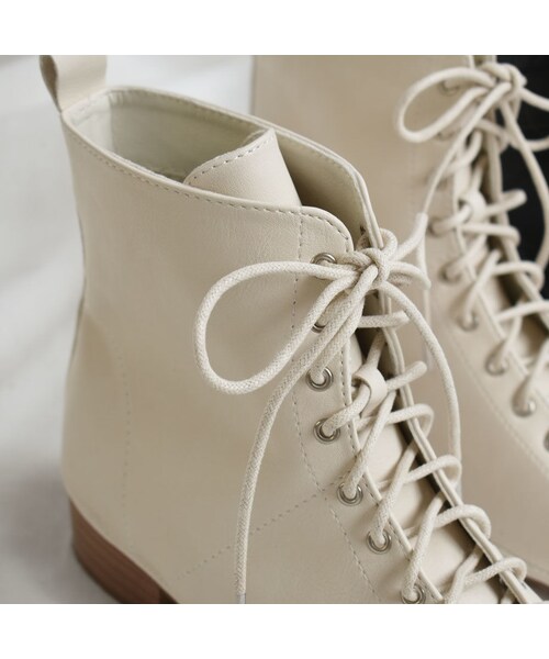 Lavish Gate（ラヴィッシュゲート）の「shoes-02091　エコレザー　スクエアトゥレースアップブーツ　アイボリー　ブラック（ブーツ・レディース・その他）」の11枚目の写真