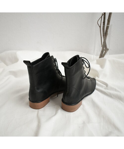 Lavish Gate（ラヴィッシュゲート）の「shoes-02091　エコレザー　スクエアトゥレースアップブーツ　アイボリー　ブラック（ブーツ・レディース・その他）」の15枚目の写真