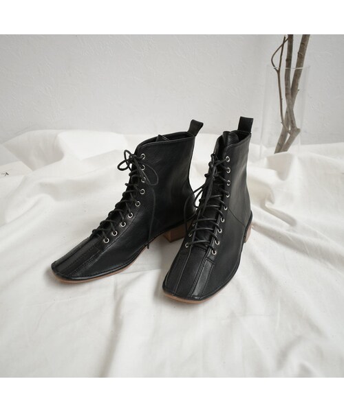 Lavish Gate（ラヴィッシュゲート）の「shoes-02091　エコレザー　スクエアトゥレースアップブーツ　アイボリー　ブラック（ブーツ・レディース・その他）」の14枚目の写真