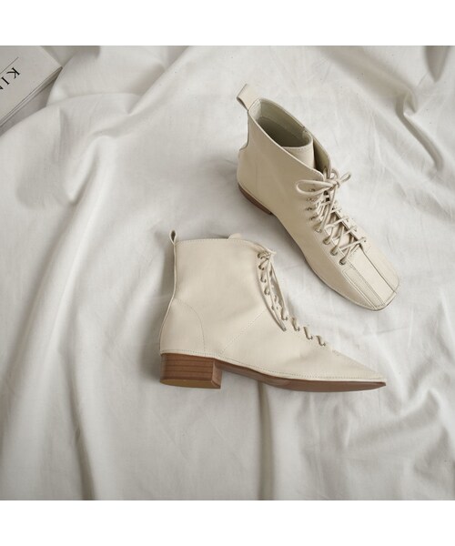 Lavish Gate（ラヴィッシュゲート）の「shoes-02091　エコレザー　スクエアトゥレースアップブーツ　アイボリー　ブラック（ブーツ・レディース・その他）」の13枚目の写真