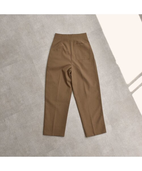 Lavish Gate（ラヴィッシュゲート）の「bottoms-02024　フロントボタン　ハイウエストタックパンツ　キャメル　カーキブラウン（その他パンツ・レディース・その他）」の10枚目の写真