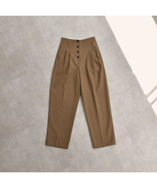 Lavish Gate（ラヴィッシュゲート）の「bottoms-02024　フロントボタン　ハイウエストタックパンツ　キャメル　カーキブラウン（その他パンツ・レディース・その他）」の9枚目の写真