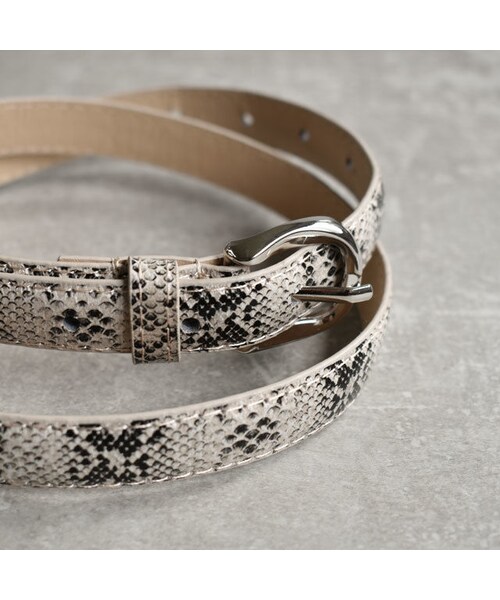 Lavish Gate（ラヴィッシュゲート）の「mb-belt-02030　パイソン柄 細幅 ベルト（ベルト・レディース・その他）」の9枚目の写真