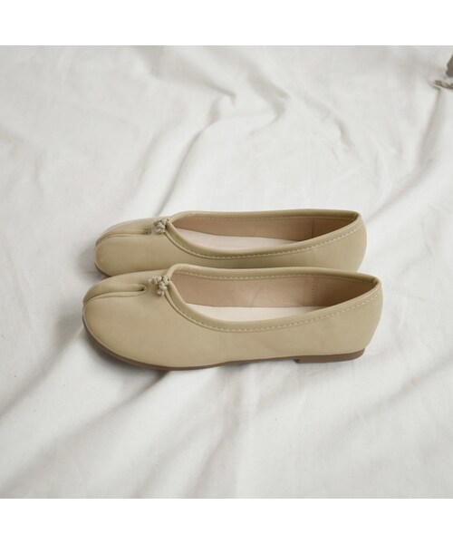 Lavish Gate（ラヴィッシュゲート）の「shoes-02092　エコレザー　足袋フラットパンプス　エクリュ　ベージュ　ブラウン（パンプス・レディース・その他）」の11枚目の写真