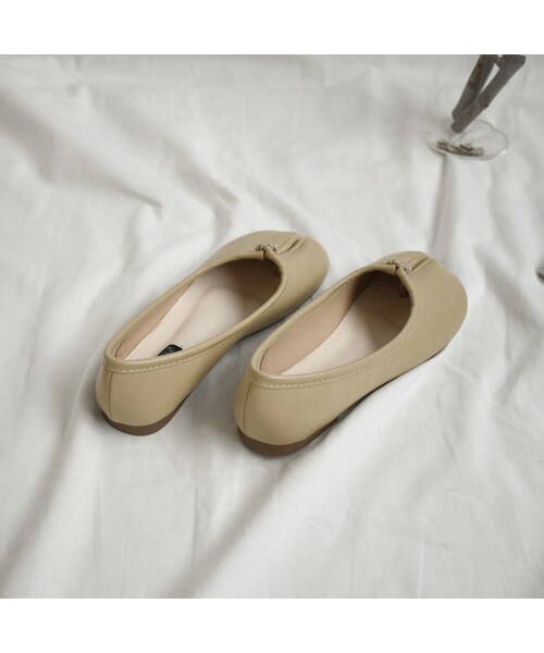 Lavish Gate（ラヴィッシュゲート）の「shoes-02092　エコレザー　足袋フラットパンプス　エクリュ　ベージュ　ブラウン（パンプス・レディース・その他）」の12枚目の写真