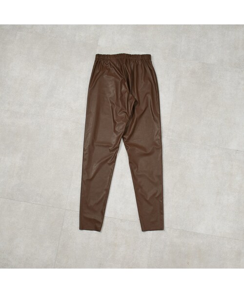 Lavish Gate（ラヴィッシュゲート）の「nh-bottoms-04013　日本製　ウォッシャブルエコレザースリムパンツ　ブラウン　ベージュ（その他パンツ・レディース・その他）」の7枚目の写真