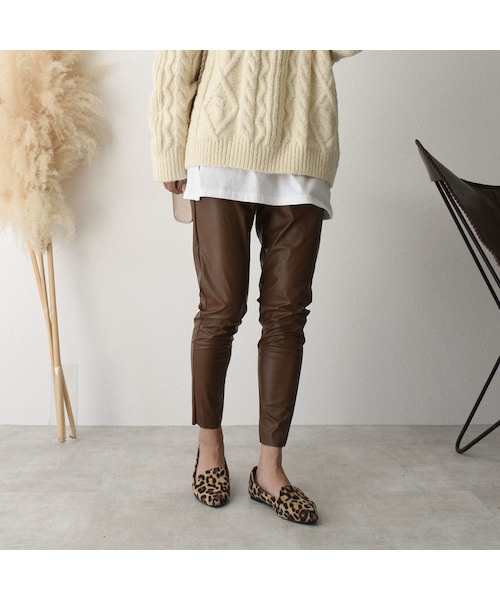 Lavish Gate（ラヴィッシュゲート）の「nh-bottoms-04013　日本製　ウォッシャブルエコレザースリムパンツ　ブラウン　ベージュ（その他パンツ・レディース・その他）」の4枚目の写真