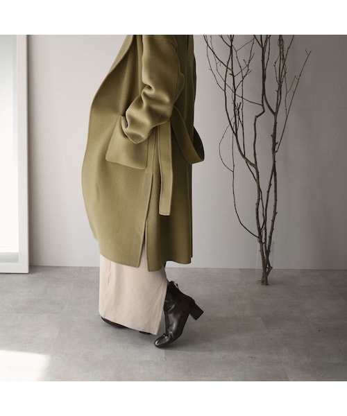 Lavish Gate（ラヴィッシュゲート）の「coat-02025　ウール90　バックタックガウンコート　リバー仕立て　オリーブ（チェスターコート・レディース・その他）」の3枚目の写真