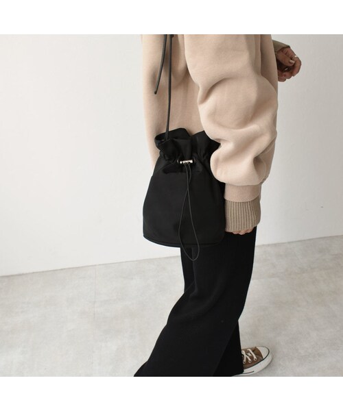 Lavish Gate（ラヴィッシュゲート）の「nh-bag2-02478　ナイロンミニ巾着ショルダーバッグ　ライトベージュ　ベージュ　ブラック（ショルダーバッグ・レディース・その他）」の6枚目の写真