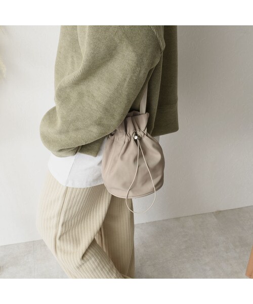 Lavish Gate（ラヴィッシュゲート）の「nh-bag2-02478　ナイロンミニ巾着ショルダーバッグ　ライトベージュ　ベージュ　ブラック（ショルダーバッグ・レディース・その他）」の3枚目の写真