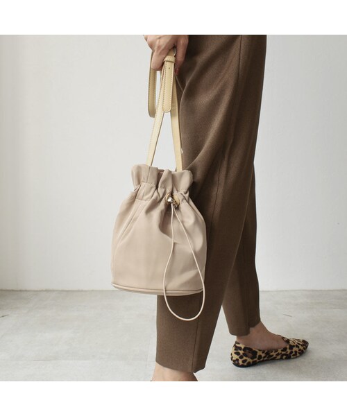 Lavish Gate（ラヴィッシュゲート）の「nh-bag2-02478　ナイロンミニ巾着ショルダーバッグ　ライトベージュ　ベージュ　ブラック（ショルダーバッグ・レディース・その他）」の5枚目の写真